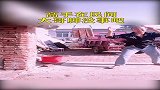 大哥光脚踢砖头，这一下我估计得在医院躺几天了