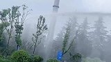 无锡大暴雨把消防员给忙坏了，喷水灭火变成抽水！