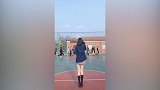 小姐姐们在球场上大秀舞姿 你选择篮球还是妹子？