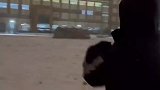 雪天拉单杠的下场