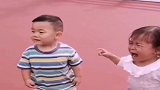 儿子本想撩个小美女，结果尴尬了