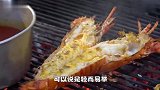 美女极限挑战“爆辣”章鱼腿+蘑菇，一口吃下去嘴都塞满了