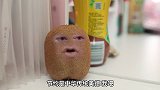 大年初四，吃折箩，就是把初一到初三的饭菜折在一起来个大杂烩
