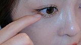 刷子姿势错误  妆容显脏