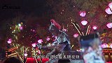 大唐不夜城“真人不倒翁”成网红，为见她一面，游客挤断隔离带