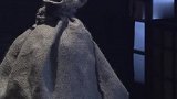鬼子要对付孟来财，他故意和大人换位，鬼子掀开麻袋傻眼了