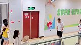 你爸爸沈范仁在超市门口等你