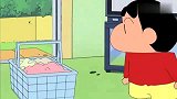 蜡笔小新：以为家里有鬼，小新换上动感超人内裤，给自己壮胆！