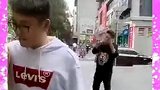 在漂亮小姐姐面前，兄弟的感情不堪一击