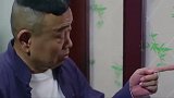 大叔责备女儿，女儿装睡不理老爸，幸好有小伙掩护她