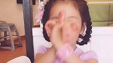 小宝贝和爸爸一起唱儿歌，真的好可爱呀