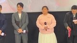 贾玲喂朱一龙饭，黄渤调戏他们，他们演的这穿过寒冬拥抱你终极