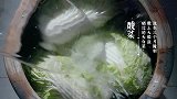大口吃肉酣畅淋漓，感受酸菜和猪肉的完美融合