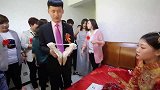 城里一漂亮姑娘，嫁给了农村一小伙，新郎官年轻又帅气