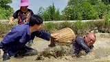 凭什么我要让着你俩