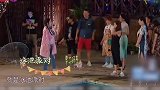 屋外欢歌劲舞，屋内鹦鹉也自由飞翔