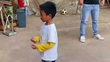 小男孩训练后空翻，但是总感觉哪里不对劲