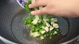 早餐别吃油条了，买两块钱饺子皮简单一做，五分钟搞定全家人早餐