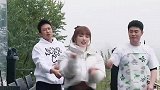 邓超学孔雪儿一扭一扭跳女团舞，陈赫下意识的反应，鹿晗笑出鹅叫