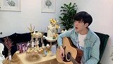 冯俊杰弹吉他即兴演唱，这好听的声音，一定被天使吻过