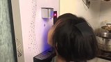女友的喝水日常，今天终于抓拍成功，萌妹子的人设原来是假的！