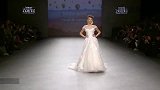 时尚走秀：模特走秀，还没走到尽头，就害羞走开！