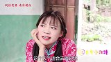 甜甜和来福想去海边玩，妈妈用太空沙做了一个沙滩，真有趣