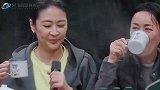 金靖向张艺兴挑战舞蹈，不料玩砸太搞笑，艺兴听错表情太反常