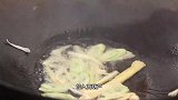 西葫芦炒鸡蛋好吃做法，营养美味清淡爽口，做法超简单