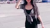 街拍，笑起来这么甜的女生，应该是男生女生都喜欢的类型吧