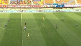 球场意外还是早有预料？ 大连超越队员脚后跟吊射想象力十足