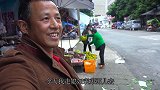 假日期间到表弟家串门儿，刘老九媳妇拿着刀子砍甘蔗，招待英子
