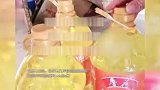 女子180元买4桶油打开发现全是水：外包装和和花生油一模一样