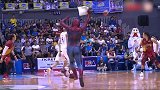 菲律宾篮球决赛现场惊现“蜘蛛侠”化身力量型英雄赚翻三名球员