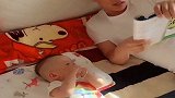 让爸爸哄宝宝睡觉，回家竟看到这样一幕，感觉他都要崩溃了