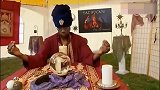 国外恶搞：法师祷告时，头上突然起火了？路人替他灭火他还不让？