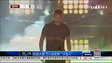 足球-14年-收获大奖 万人迷变身“小金人”-新闻