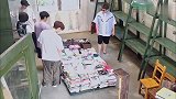 张艺兴感兴趣的书名太狠，念出来那一刻，何炅笑出狮吼功