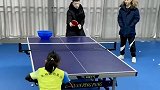 这乒乓球打得也太厉害了，动作敏捷接球速度快狠准，前途无量啊！