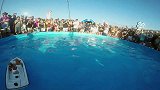 大开眼界：会划水的小松鼠