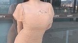 都市美女诠释包臀裙，这身材跟气质完美无瑕