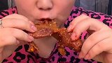 哇！看胖姐吃肉太香了，真馋人