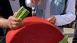 打假的最高境界，大哥原本是来打假的，结果却被假给打了