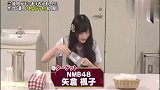 国外整蛊：日本大叔戴鱼头套简直防不胜防啊，日本小姐姐被吓哭了