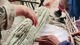 东北大妹子家开猪头焖子，用塑料编织袋包装，这能吃吗？