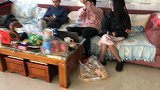 农民王小：海菜包饭啥味孙儿满桌老人天伦乐，老妈秒变小学生