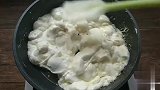 教你做“牛轧糖”，甜而不腻，比雪花酥好吃，待客送礼很不错