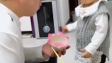 坑宝宝的爹，没想到一口就把宝宝的饭吃没了