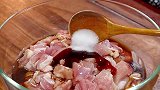天热吃饭没胃口，你就试试这道双椒鸡丁，香辣开胃，好吃下饭