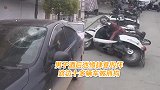 深夜砸车！男子酒后泄愤肆意毁坏路边十多辆车 警方：已刑拘